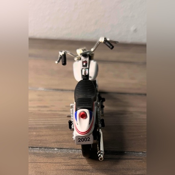 Hallmark NEW 2002 Christmas Ornament 4th Harlie Davidson Milestones series - Picture 5 of 10